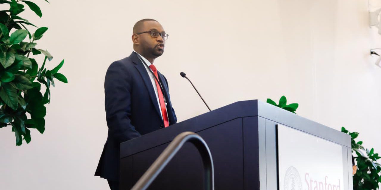 Le Directeur Général Adjoint en charge des Finances, Jack Masangu, a prononcé un discours d’ouverture lors du Symposium Mineral-X de l’Université de Stanford