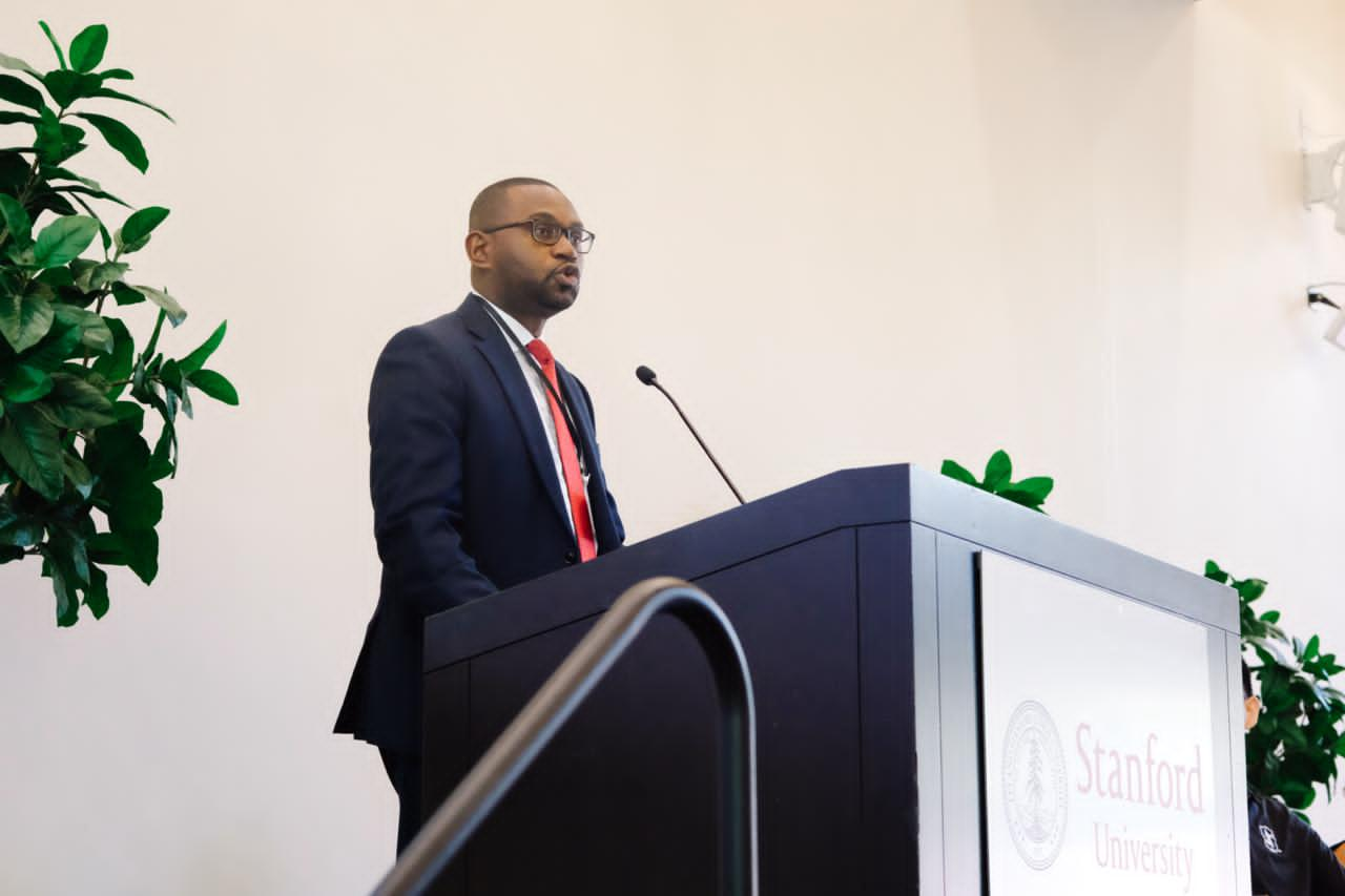 Le Directeur Général Adjoint en charge des Finances, Jack Masangu, a prononcé un discours d’ouverture lors du Symposium Mineral-X de l’Université de Stanford